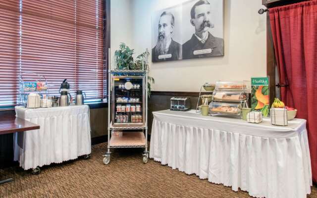 Clarion Hotel & Suites University - Shippensburg