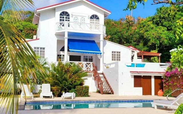 The Date House - Four Bedroom Villa With Private Pool Near the Beach and Calabash Cove Resort 4 Villa by Redawning