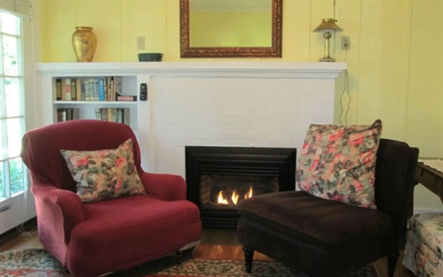 Secret Garden Inn and Cottages