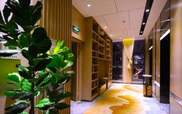 Chengdu Rumengju Hotel (Zhaojuesi South Road Subway Station)
