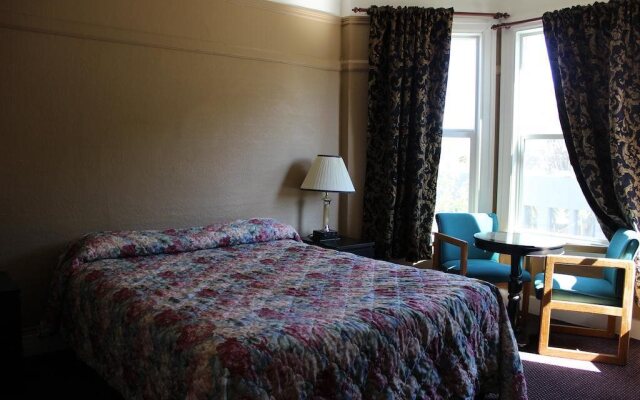 Twin Peaks Hotel
