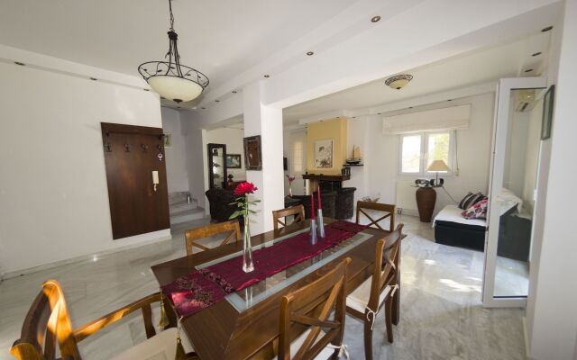 Jiannis House