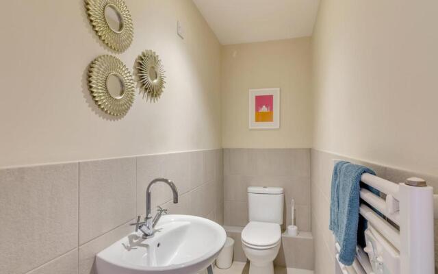King St 1 bed apartment
