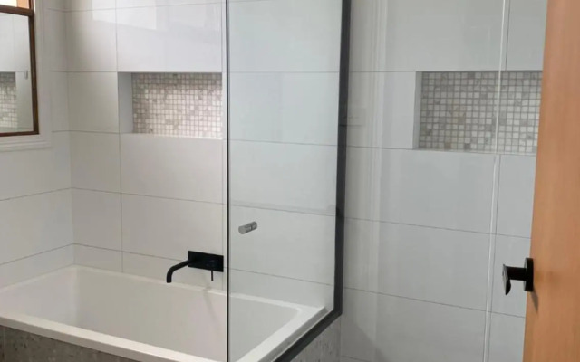 Stylish 2 Bedroom Unit