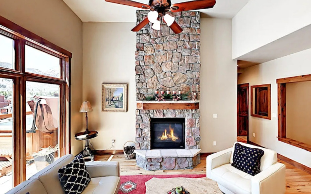 Sleek 3br, 3ba W/hot Tub, 3 Patios, Mountain Views 3 Bedroom Condo - фото 3