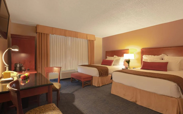 Coast Wenatchee Center Hotel