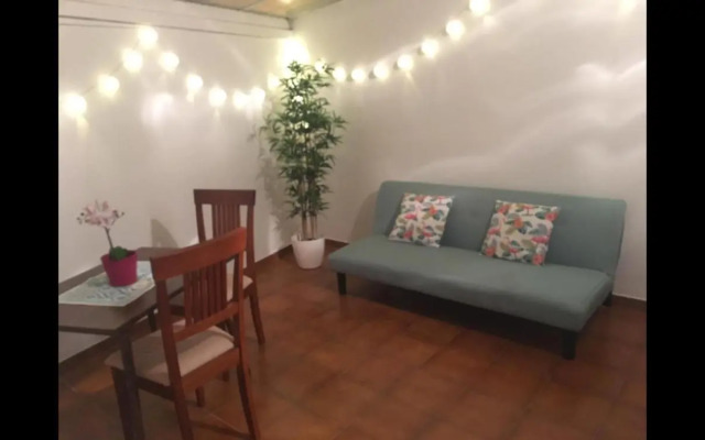 Apartamento con jardín y piscina B