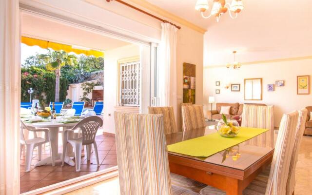 Abahana Villas La Marina
