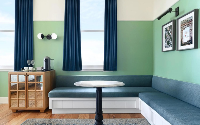 The Drayton Hotel Savannah, Curio Collection by Hilton