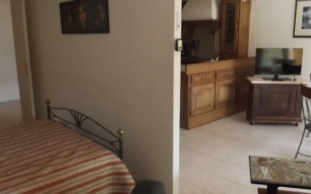 Appartement 4 personnes avec terrasse et parking quartier du Port de Nice