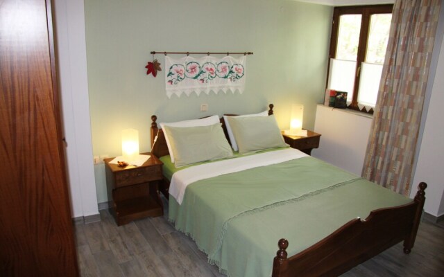 Platanofylla Studios & Apartments