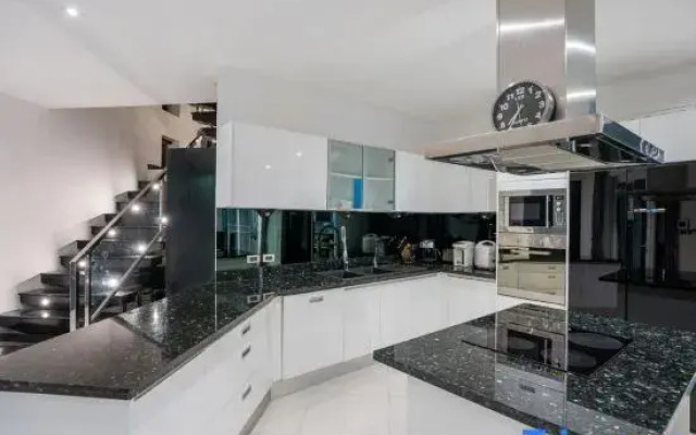 New 7BR Pool Villa with Slider - VVP31.4