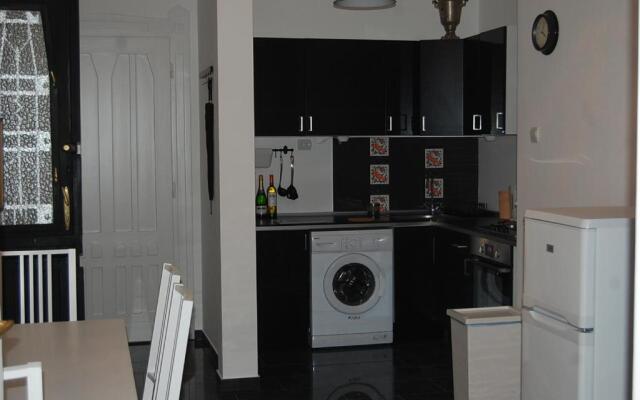 3 bedrooms suite, 2 bathrooms, balcony at Opera