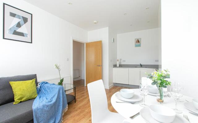 Skyvillion Tower Points - Tower Point Lovely apartment in Enfield London