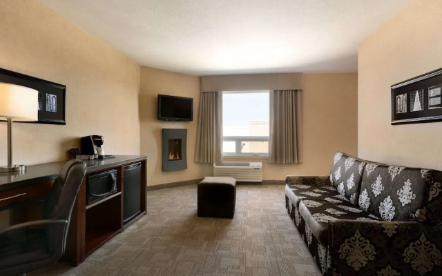 Days Inn - Regina Airport West