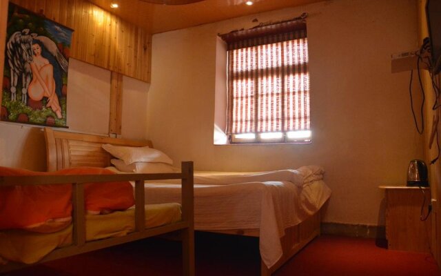 Shangri La Gold Year Youth Hostel