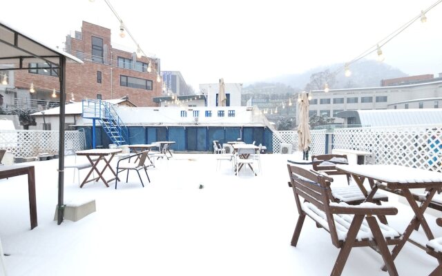 OYO Rooftop Hostel