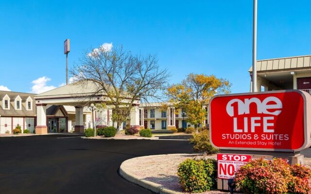 1 Life Studio and Suites