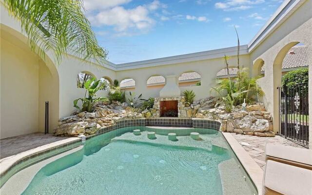 Royal Swan - Three Bedroom Home