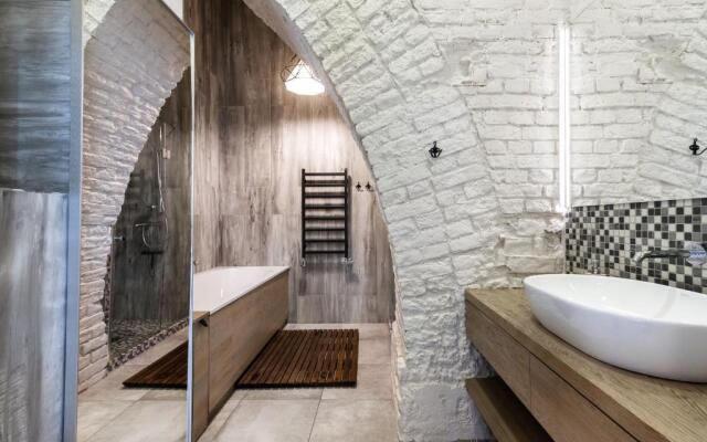 #stayhere - Unique Spacious & Modern 2BDR Upscale Neighbourhood