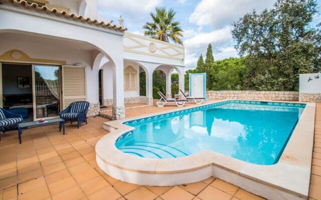 Stunning 3-bed Villa in Albufeira