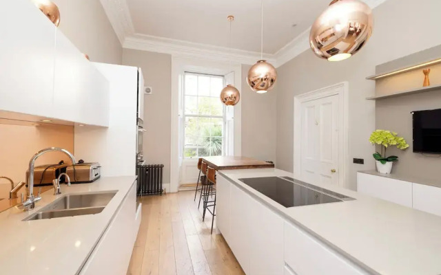 JOIVY Ultra Luxe 3BR home near Princes St