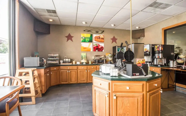 Quality Inn New Columbia–Lewisburg