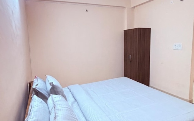 Cozy Den Hotel