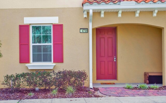 Enjoy the Private View! Roomy Town Home With Pool, 20 Mins From Disney #5st739