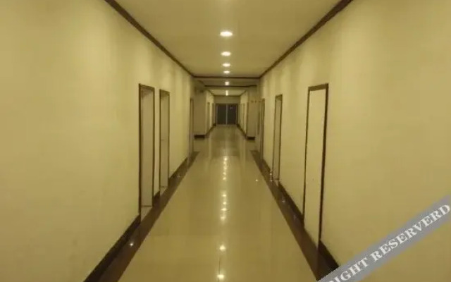 Qinghua Business Hotel