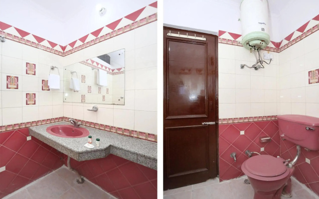 OYO 10384 Hotel Rajesh Palace