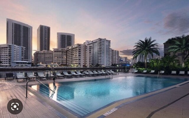 Luxury 3Bd Apartment Beachwalk
