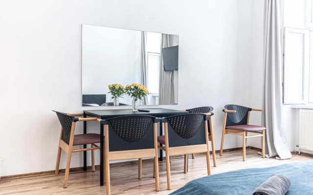 Budget Apartments Well connected to the Whole City