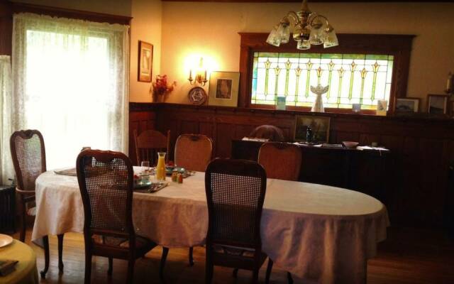 1922 Starkey House Bed & Breakfast Inn