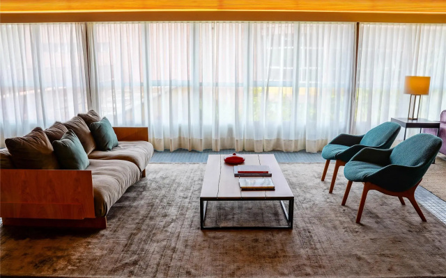 Almenat Embu das Artes, Tapestry Collection by Hilton