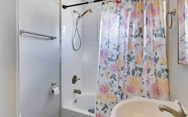 Cozy Starkville Apartment: Walk to Main Street!