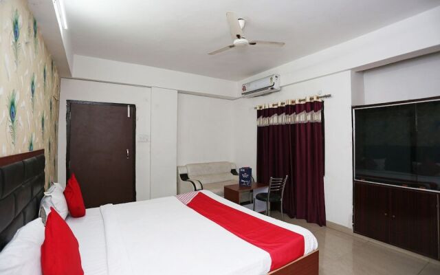 OYO 24694 Hotel Satya Inn