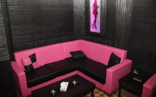 Acacia Hotel & Suites