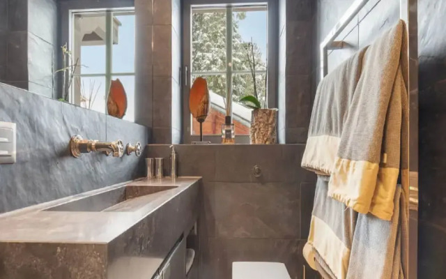 Duplex With Palace Views