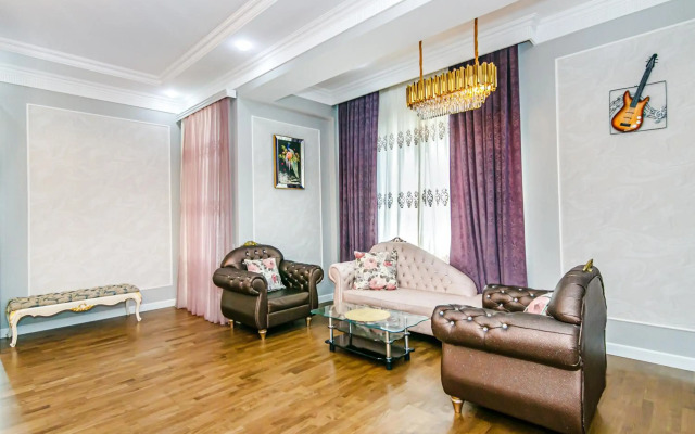 Buta Palace sweet home 903