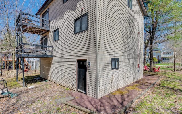 Lake & Pool Access: Poconos Retreat in Tobyhanna!