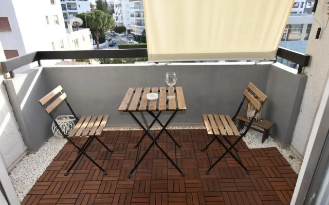Glabur Stays - The Cozy 2 BDR - Nicosia City, Free Parking & Wifi, Welcomes You!!!