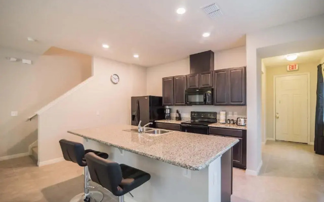 5137 Compass Bay