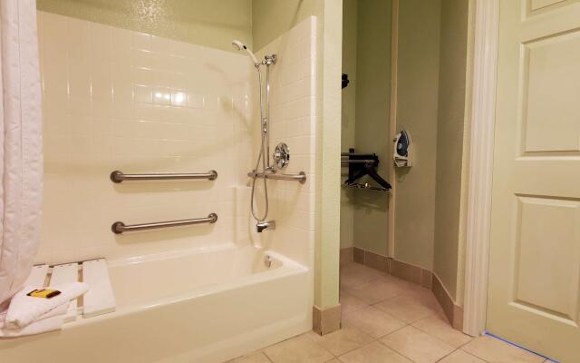 Best Western Plus Bayshore Inn