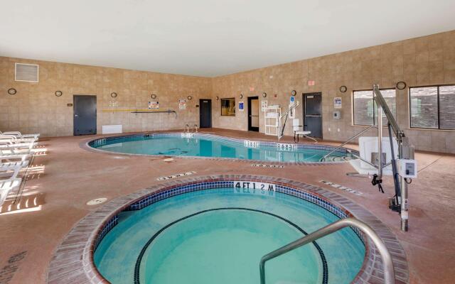 Comfort Inn & Suites