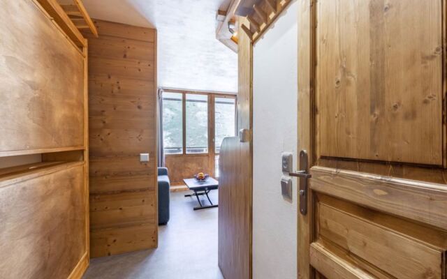 Rond Point des Pistes 28401