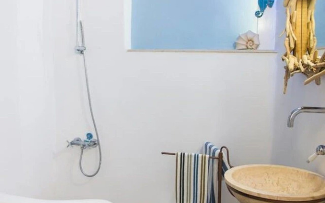 The Architect's Village House - Roof Terrace - AC - Wifi - SAT TV