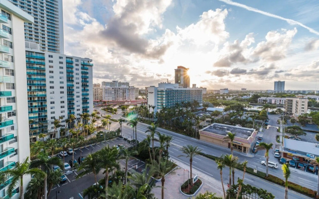 Tides Hollywood Apartments