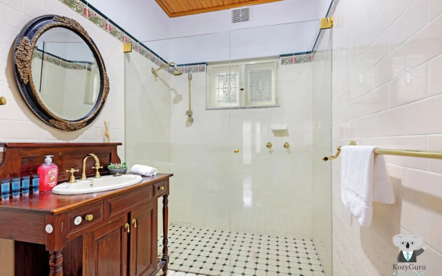 Kozyguru | Campsie | Oldie-Goodie Look 4 Bed House