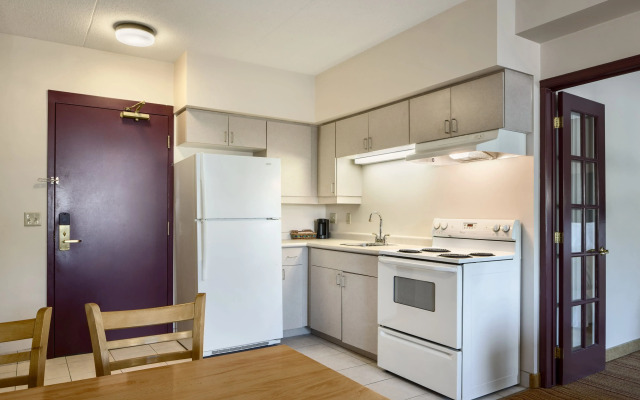 Red Lion Inn & Suites IAH Airport East